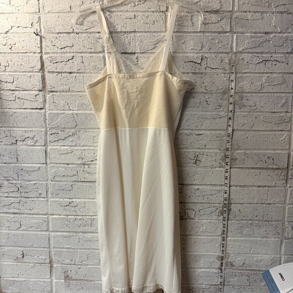 Vintage Ivory Lace Trim Full Slip Dress – Adjustable Straps – No Tag - Picture 6 of 9